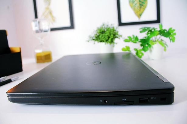 DELL E5470 i5-6300U 8GB 240GB SSD HD+ WIN 10 HOME